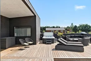 House with jacuzzi, barbecue & terrace - Image 2