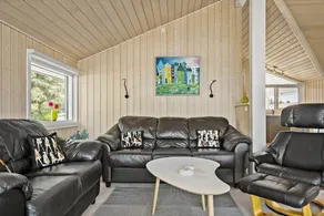 Fully equipped holiday home with barbecue & terrace - Image 5