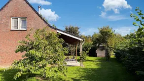 Children-friendly charming bungalow with hot tub, garden & terrace - Image 3