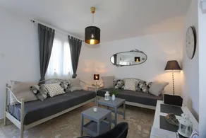 Holiday home with garden & barbecue | Sea view - Image 3