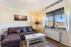Apartment with garden - Image 3