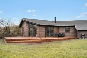 Fully equipped lovely holiday home with hot tub, garden & terrace - Image 2