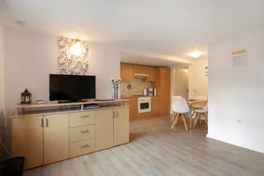 Apartment 'Ketelsens Ferienwohnung' with Private Garden, Balcony and Wi-Fi - Image 5