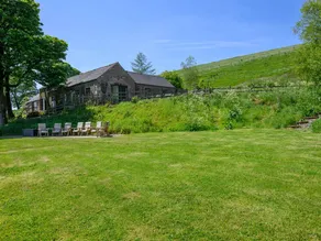 Cottage with barbecue & garden - Image 2