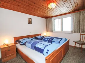 Apartment with garden - Image 4