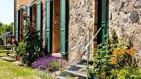 Holiday home with terrace, garden & BBQ | Panoramic view - Image 4