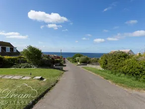 Cottage with garden - Image 2