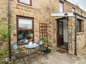 Cottage with garden & terrace - Image 2
