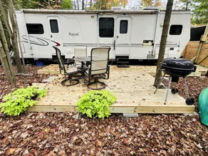Cozy 30’ Trailer Getaway on Private Wooded Lot, BBQ, Hammock, WiFi & Streaming in Prescott, Michigan - Image 4