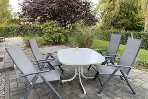 Holiday home with garden & terrace - Image 3