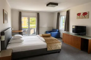 Holiday apartment with terrace, sauna & garden - Image 2