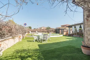 Maison avec jardin, barbecue et terrasse | Vue jardin - Image 3