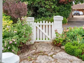 Family-friendly cottage with garden | River view | Dogs allowed - Image 4