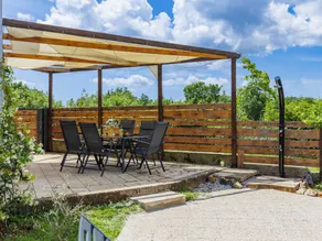 Holiday home with barbecue, garden & terrace - Image 4