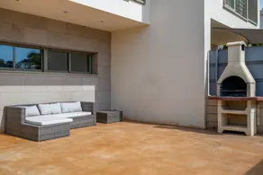 Villa avec piscine privée, terrasse et jardin | Vue jardin | Parfaite pour le travail à distance - Image 5