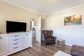 Apartment with garden - Image 5