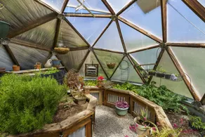 Hidden Valley Farmhaus, Walk to National Forest, 10 Minutes to Downtown - Image 2