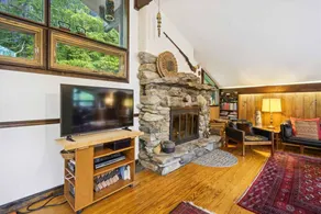 Hawk Landing is a charming 3-bedroom, 2-bathroom retreat - Image 2