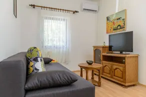 Apartment with barbecue | Garden view - Image 3