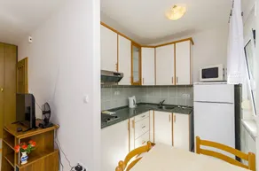 Beautiful apartment with barbeque & pool | Garden view | Pet-friendly - Image 4