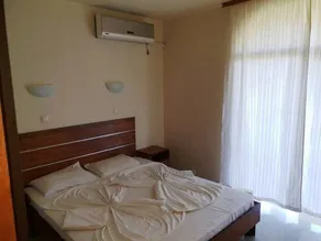 Beautiful holiday apartment with pool - Image 4