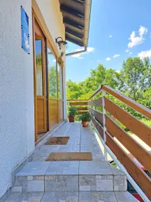 Flat with terrace & garden - Image 4