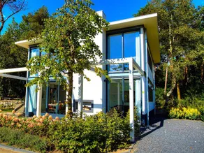 Bungalow with terrace, garden & heated pool - Image 4