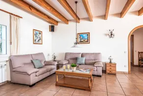 Villa with terrace, BBQ & garden - Image 5