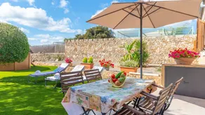 Holiday apartment with pool, garden & terrace - Image 4
