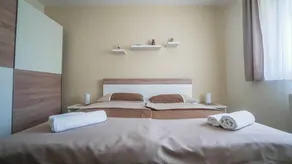 Beautiful flat with garden, barbeque & terrace - Image 5