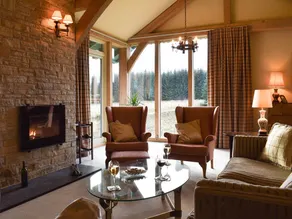 Cottage with hot tub & garden - Image 3