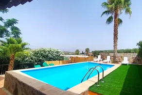 House with private pool, garden & BBQ | Mountain view - Image 2