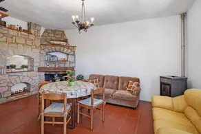 Villa 'Rosmarino' with Mountain View, Wi-Fi and Air Conditioning - Image 4