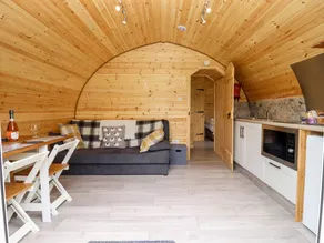 Children-friendly cottage with garden - Image 4