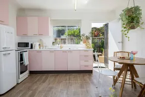 Chic Picturesque Vacation Rental Next to the Coast in Bateau Bay, New South Wales - Image 3