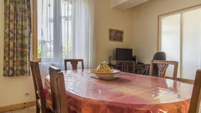 Holiday apartment with barbecue, garden & pool - Image 4