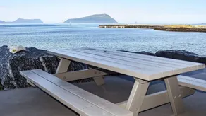 Holiday home with garden & terrace - Image 4