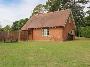 Cottage with garden & barbecue - Image 3