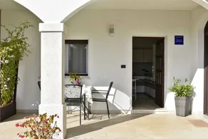 Apartment with garden & terrace - Image 5