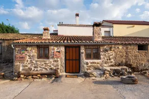 Pleasant holiday home with hot tub & sauna | Mountain view - Image 2