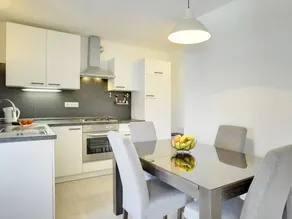 Holiday home with barbeque & terrace - Image 3