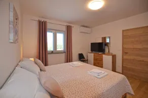 Holiday home with terrace, barbeque & garden - Image 3