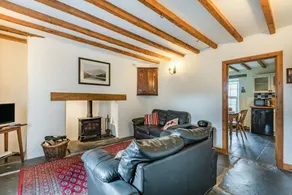 Family-oriented cottage with garden - Image 4