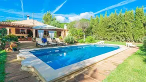Holiday apartment with pool, garden & barbecue - Image 2