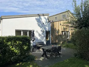 Apartment with terrace & garden - Image 2