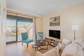 House with terrace, pool & barbecue | City view - Image 4
