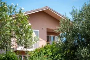 Fully equipped beautiful holiday apartment with terrace, garden & barbecue | Dogs allowed - Image 5