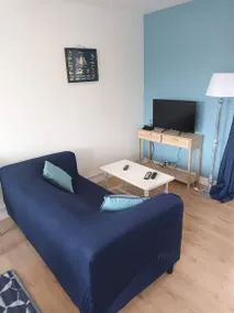Holiday home with barbecue, garden & terrace - Image 3