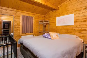 Lodge with terrace - Image 4
