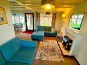 House with pool - Image 2